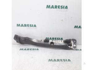 Used Front wing, right Renault Clio III Estate/Grandtour (KR) 1.6 16V Price € 35,00 Margin scheme offered by Maresia Parts