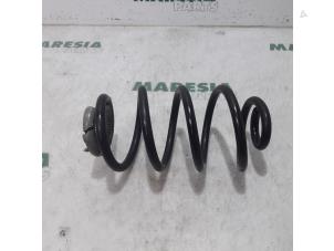 Used Rear coil spring Renault Clio III Estate/Grandtour (KR) 1.6 16V Price € 25,00 Margin scheme offered by Maresia Parts