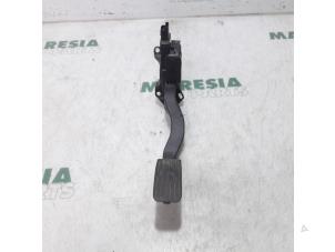 Used Throttle pedal position sensor Peugeot 308 CC (4B) 1.6 HDiF 16V Price € 25,00 Margin scheme offered by Maresia Parts