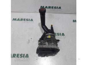 Used Power steering pump Peugeot 308 CC (4B) 1.6 HDiF 16V Price € 157,50 Margin scheme offered by Maresia Parts