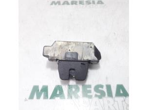 Używane Mechanizm zamka tylnej klapy Citroen DS5 (KD/KF) 1.6 16V THP 155 Cena € 14,50 Procedura marży oferowane przez Maresia Parts