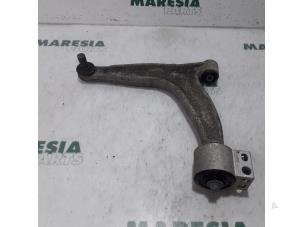 Usagé Bras de suspension bas avant gauche Fiat Croma (194) 1.8 MPI 16V Prix € 35,00 Règlement à la marge proposé par Maresia Parts