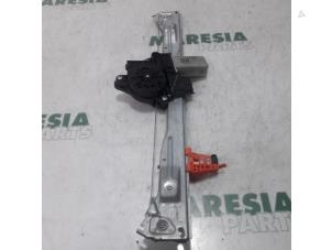 Used Rear door window mechanism 4-door, right Fiat Croma (194) 1.8 MPI 16V Price € 30,00 Margin scheme offered by Maresia Parts