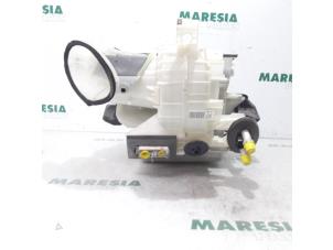 Used Heater housing Peugeot 308 CC (4B) 1.6 HDiF 16V Price € 210,00 Margin scheme offered by Maresia Parts