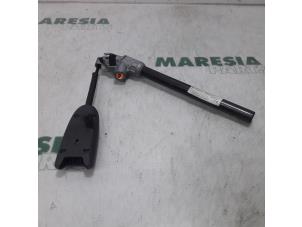 Used Seatbelt tensioner, right Renault Megane II Grandtour (KM) 1.6 16V Price € 35,00 Margin scheme offered by Maresia Parts