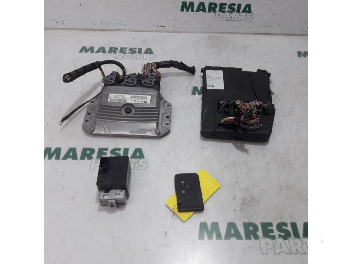 Used Engine management computer Renault Megane II Grandtour (KM) 1.6 16V Price € 265,00 Margin scheme offered by Maresia Parts