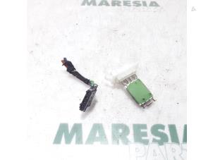 Używane Opornik nagrzewnicy Fiat Croma (194) 1.8 MPI 16V Cena € 50,00 Procedura marży oferowane przez Maresia Parts