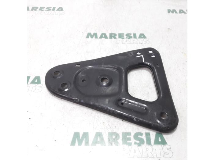 Usados Subchasis Renault Twingo II (CN) 1.2 Precio € 20,00 Norma de margen ofrecido por Maresia Parts