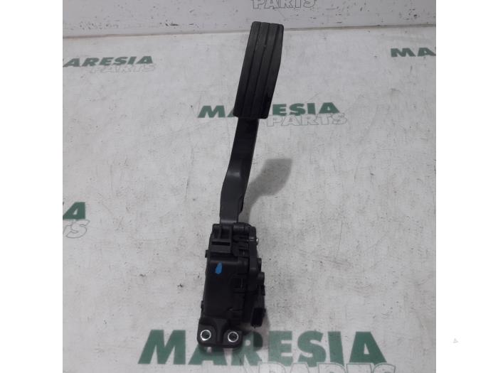 Begagnade Gaspedalsensor Renault Twingo II (CN) 1.2 Pris € 19,95 Marginaltabell erbjuds av Maresia Parts