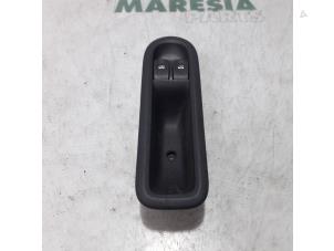 Used Multi-functional window switch Renault Twingo II (CN) 1.2 Price € 25,00 Margin scheme offered by Maresia Parts