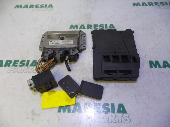 Used Engine management computer Renault Megane II CC (EM) 1.6 16V Price € 324,99 Margin scheme offered by Maresia Parts
