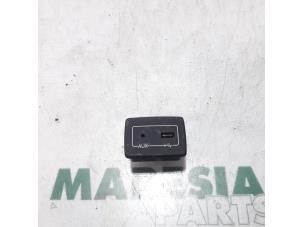 Used AUX / USB connection Fiat Ducato (250) 2.0 D 115 Multijet Price € 42,35 Inclusive VAT offered by Maresia Parts
