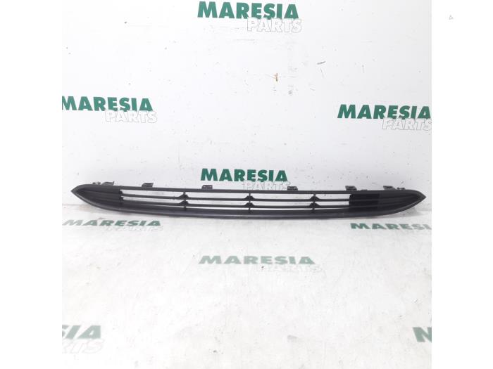 Używane Grill Fiat Punto Evo (199) 1.4 Cena € 35,00 Procedura marży oferowane przez Maresia Parts
