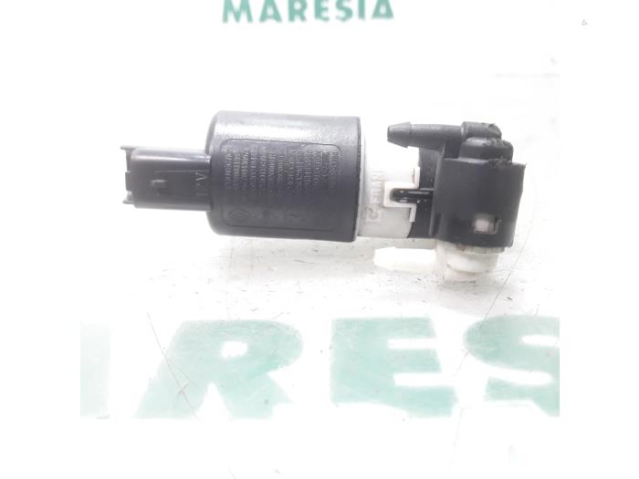 Windscreen washer pump from a Renault Grand Scénic III (JZ) 1.5 dCi 110 2012