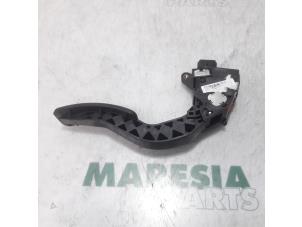 Used Throttle pedal position sensor Renault Grand Scénic III (JZ) 1.5 dCi 110 Price € 25,00 Margin scheme offered by Maresia Parts