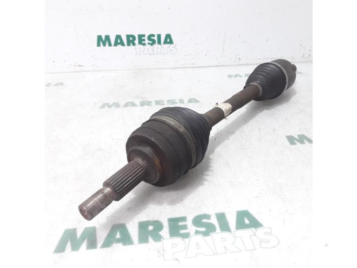 Front drive shaft, left from a Renault Grand Scénic III (JZ) 1.5 dCi 110 2012