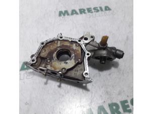 Used Oil pump Renault Clio III (BR/CR) 1.2 16V 75 Price € 65,00 Margin scheme offered by Maresia Parts