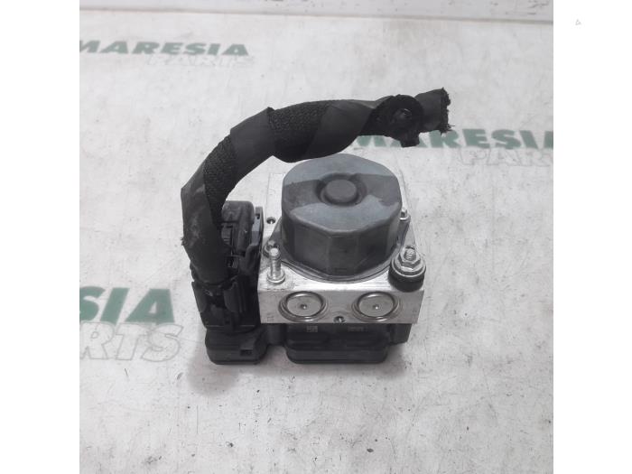 Używane Pompa ABS Fiat Fiorino (225) 1.3 JTD 16V Multijet Cena € 96,79 Z VAT oferowane przez Maresia Parts