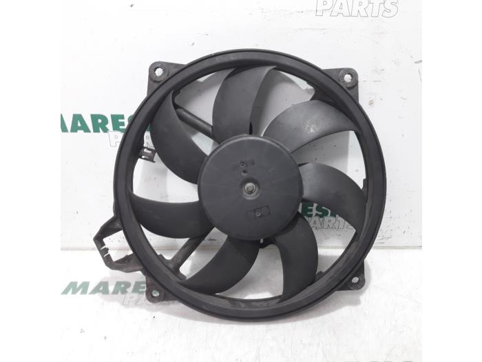 Fan motor from a Renault Grand Scénic III (JZ) 1.5 dCi 110 2012