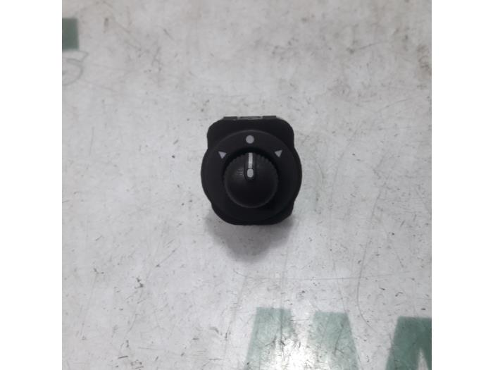 Używane Przelacznik lusterka Citroen Nemo (AA) 1.3 HDi 75 Cena € 24,20 Z VAT oferowane przez Maresia Parts