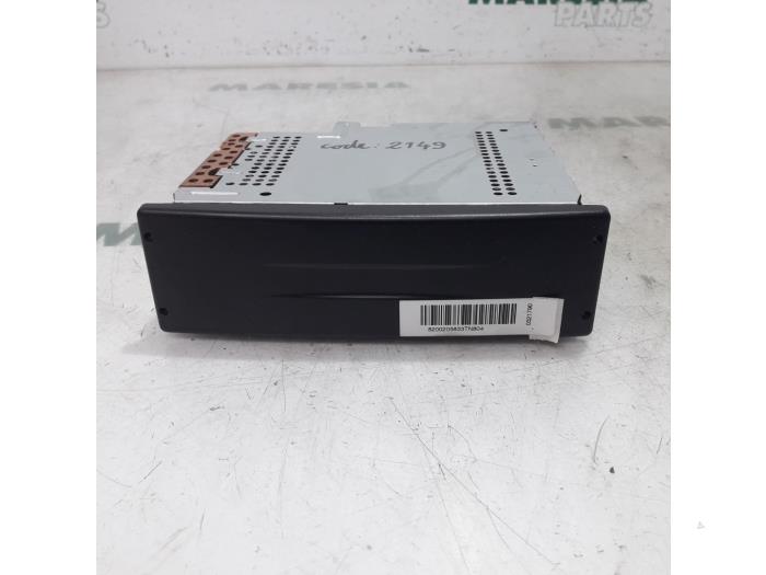 Używane Radio Renault Scénic II (JM) 1.6 16V Cena € 50,00 Procedura marży oferowane przez Maresia Parts