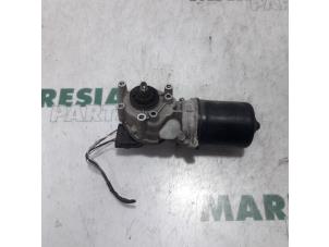 Used Front wiper motor Renault Scénic II (JM) 1.6 16V Price € 30,00 Margin scheme offered by Maresia Parts