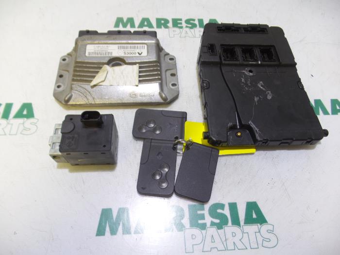 Used Engine management computer Renault Scénic II (JM) 2.0 16V Price € 324,99 Margin scheme offered by Maresia Parts