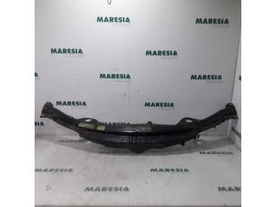 Używane Plyta zamka przedniego Alfa Romeo 159 (939AX) 2.2 JTS 16V Cena € 50,00 Procedura marży oferowane przez Maresia Parts