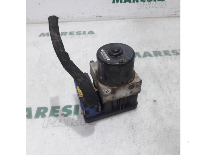 Usagé Pompe ABS Renault Espace (JK) 2.0 16V Turbo Prix € 130,00 Règlement à la marge proposé par Maresia Parts