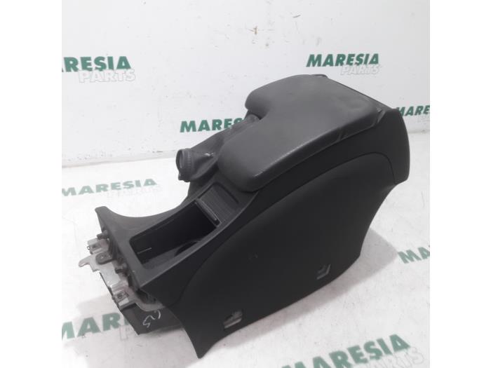 Begagnade Armstöd Alfa Romeo 159 (939AX) 2.2 JTS 16V Pris € 105,00 Marginaltabell erbjuds av Maresia Parts