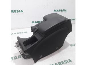 Used Armrest Alfa Romeo 159 (939AX) 2.2 JTS 16V Price € 105,00 Margin scheme offered by Maresia Parts