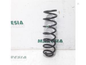 Used Rear coil spring Renault Scénic III (JZ) 2.0 16V CVT Price € 35,00 Margin scheme offered by Maresia Parts