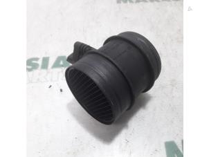 Begagnade Luftflödesmätare Alfa Romeo 159 (939AX) 2.2 JTS 16V Pris € 35,00 Marginaltabell erbjuds av Maresia Parts