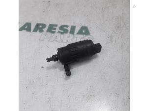 Used Windscreen washer pump Alfa Romeo 159 (939AX) 2.2 JTS 16V Price € 20,00 Margin scheme offered by Maresia Parts