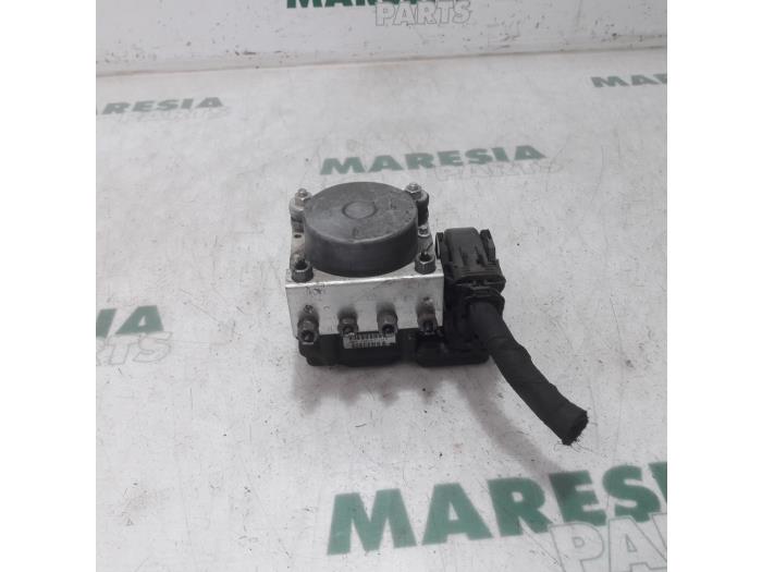 Usagé Pompe ABS Peugeot Bipper Tepee (AJ) 1.4 Prix € 157,24 Prix TTC proposé par Maresia Parts