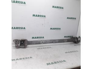 Used Radiator bar Renault Espace (JK) 2.0 16V Turbo Price € 60,00 Margin scheme offered by Maresia Parts