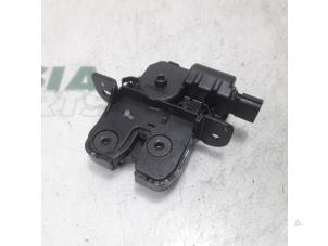 Used Tailgate lock mechanism Renault Scénic III (JZ) 2.0 16V CVT Price € 14,95 Margin scheme offered by Maresia Parts