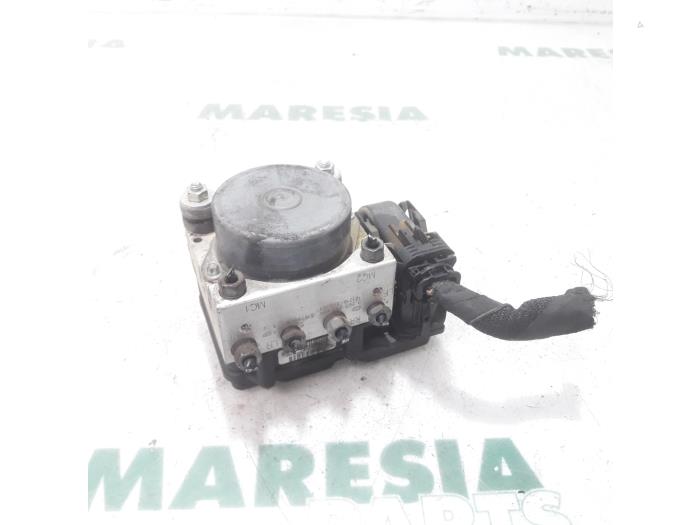 Używane Pompa ABS Citroen Nemo (AA) 1.3 HDi 75 Cena € 157,24 Z VAT oferowane przez Maresia Parts