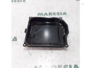Used Gearbox cover Renault Scénic I (JA) 1.6 16V Price € 25,00 Margin scheme offered by Maresia Parts