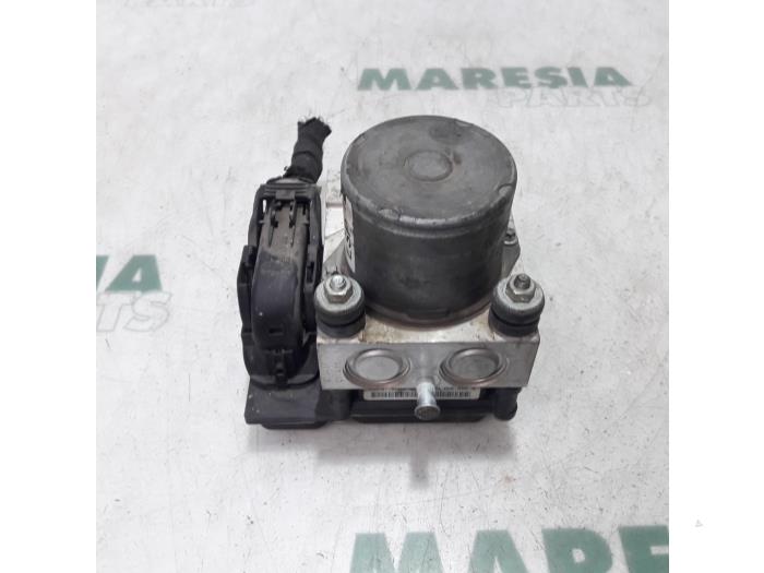 Używane Pompa ABS Fiat Qubo 1.3 D 16V Multijet Cena € 179,95 Procedura marży oferowane przez Maresia Parts
