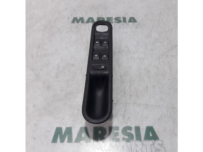 Usados Interruptor combinado de ventanillas Renault Espace (JK) 2.0 16V Turbo Precio € 30,00 Norma de margen ofrecido por Maresia Parts