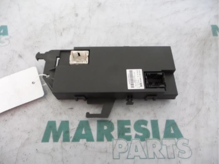 Usagé Ordinateur éclairage Renault Espace (JK) 3.0 dCi V6 24V Grand Espace Prix € 50,00 Règlement à la marge proposé par Maresia Parts