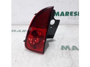 Used Rear fog light Renault Espace (JK) 2.0 16V Turbo Price € 10,00 Margin scheme offered by Maresia Parts
