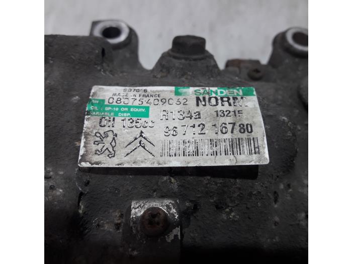 Air conditioning pump from a Citroën C4 Picasso (UD/UE/UF) 1.6 HDiF 16V 110 2010