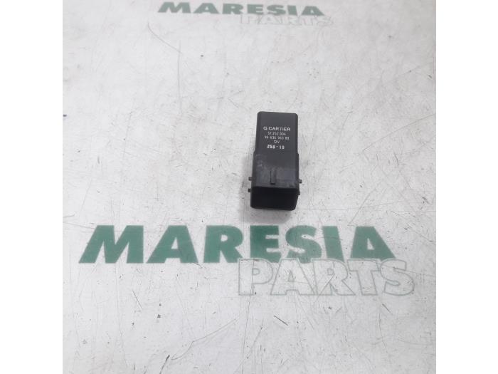 Glow plug relay Citroen C4 Picasso 1.6 HDiF 16V 110 9663696380