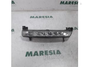 Usagé Veilleuse droite Citroen C4 Picasso (UD/UE/UF) 1.6 HDiF 16V 110 Prix € 131,25 Règlement à la marge proposé par Maresia Parts
