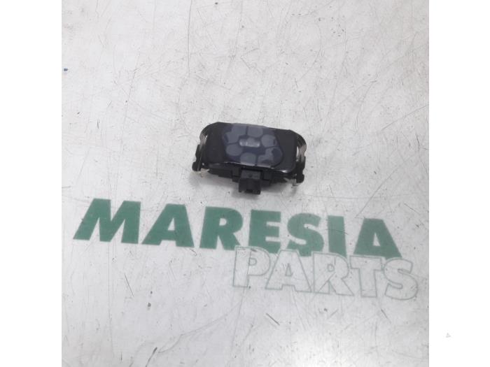 Begagnade Regnsensor Citroen C4 Picasso (UD/UE/UF) 1.6 HDiF 16V 110 Pris € 24,99 Marginaltabell erbjuds av Maresia Parts