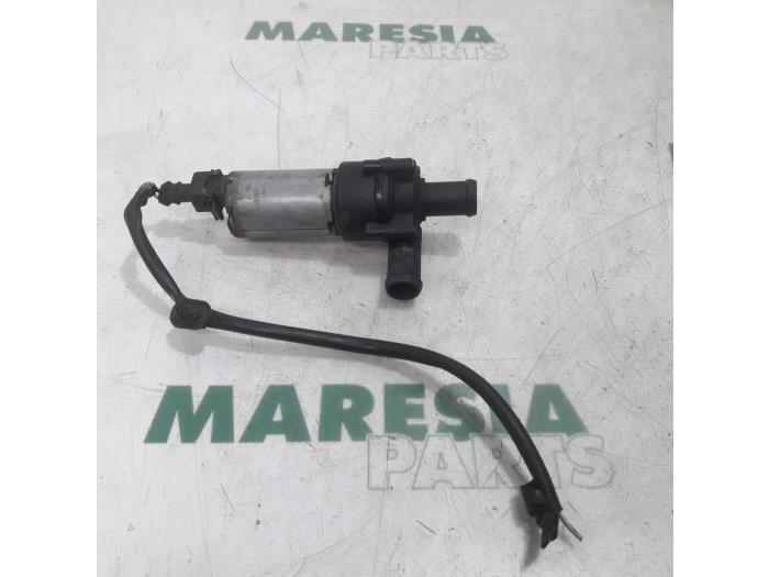 Usagé Pompe à eau Peugeot 306 (7D) 1.8 16V Prix € 50,00 Règlement à la marge proposé par Maresia Parts