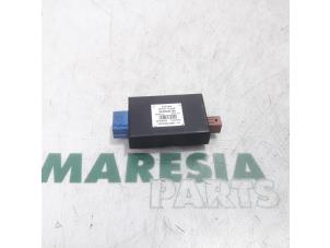 Używane Modul alarmu Peugeot 206 CC (2D) 1.6 16V Cena € 50,00 Procedura marży oferowane przez Maresia Parts
