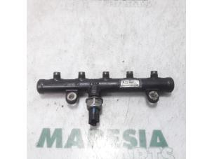 Used Fuel injector nozzle Peugeot 407 SW (6E) 2.0 HDiF 16V Price € 75,00 Margin scheme offered by Maresia Parts
